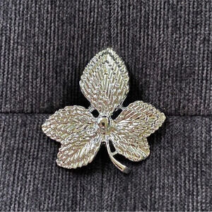 Gerrys Signed Vintage Silver Tone Leaf Brooch  Pin
